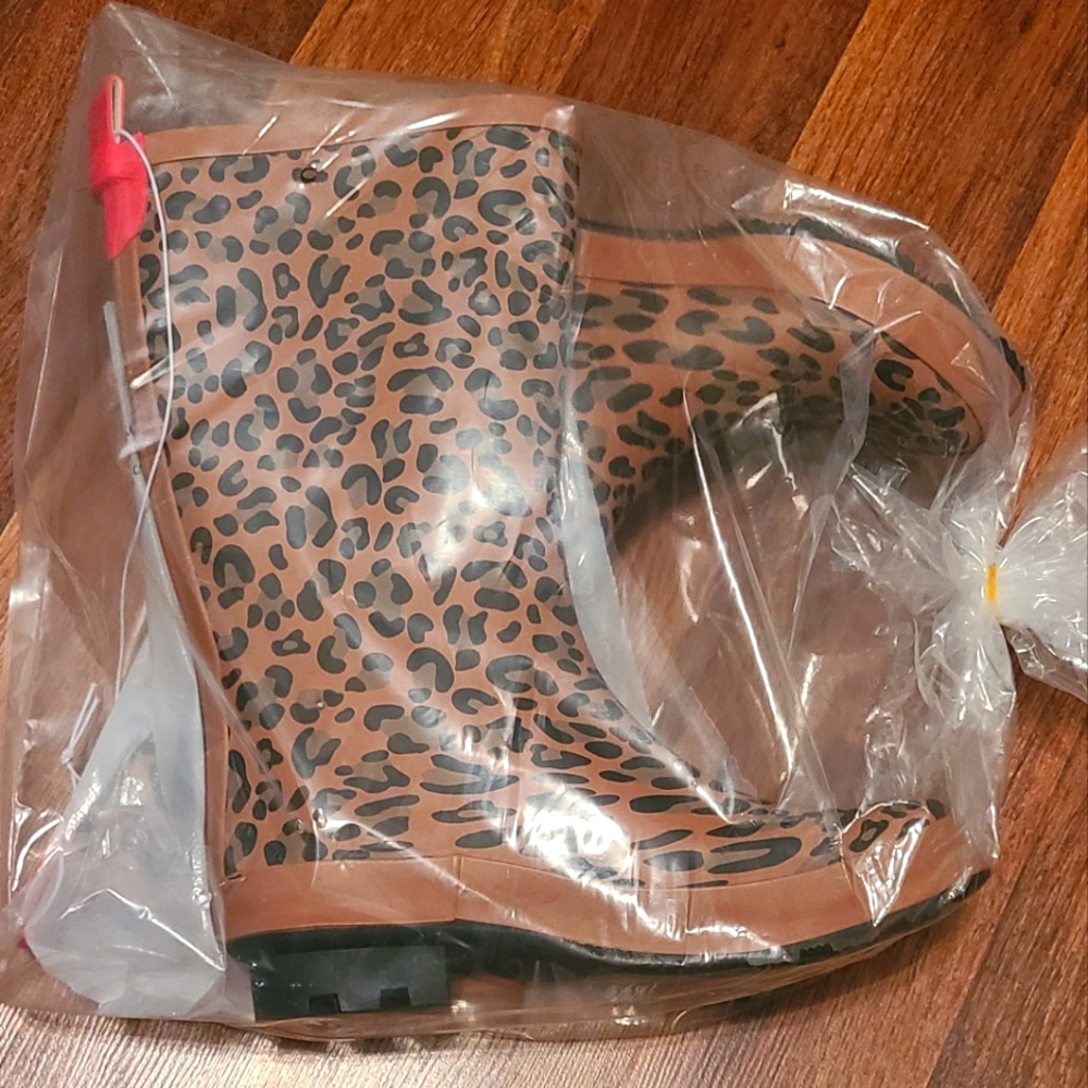 NWT Cat & Jack leopard rain boots size 4